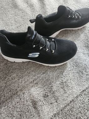 Women's Skechers Black Slip-On Athletic Sneakers Memory Foam Air-cooled NEW